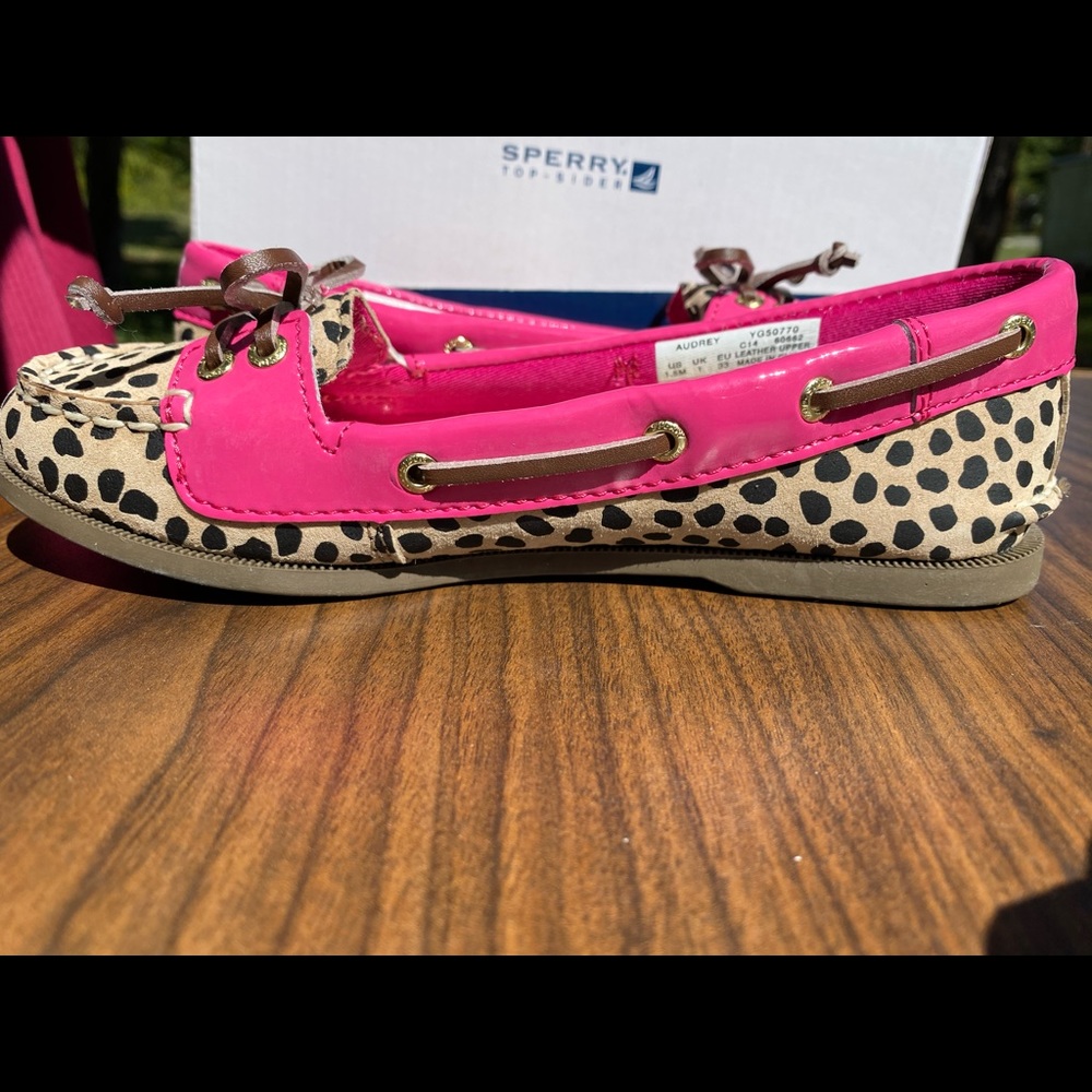 Girls Sperry leopard and pink shoes